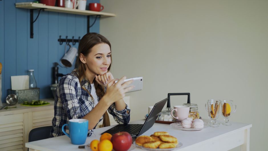 Porträt einer Dozentin für Online Marketing Kurse